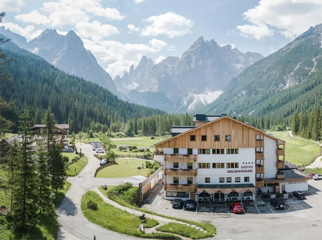 Hotel Dolomitenhof im Fischleintal vor den Sextner Dolomiten
